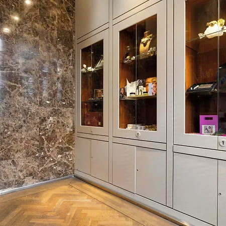 The College Amsterdam, Autograph Collection 5*